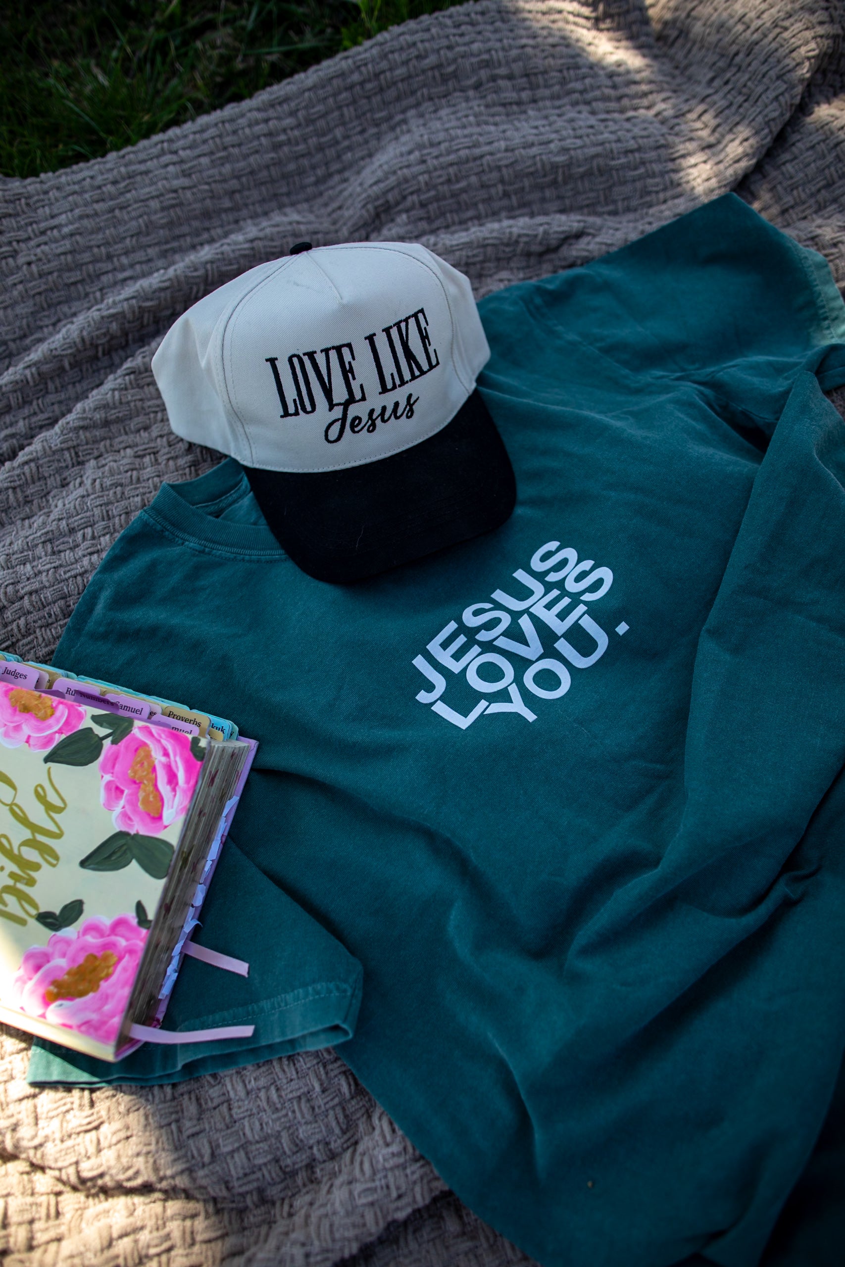 FIFB: Jesus Loves You- Comfort Color